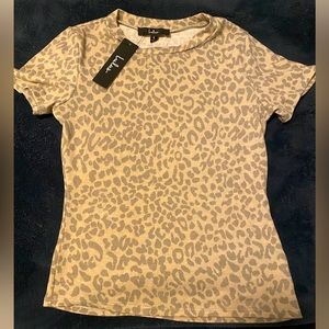 Never been wore before grey leopard print tee.